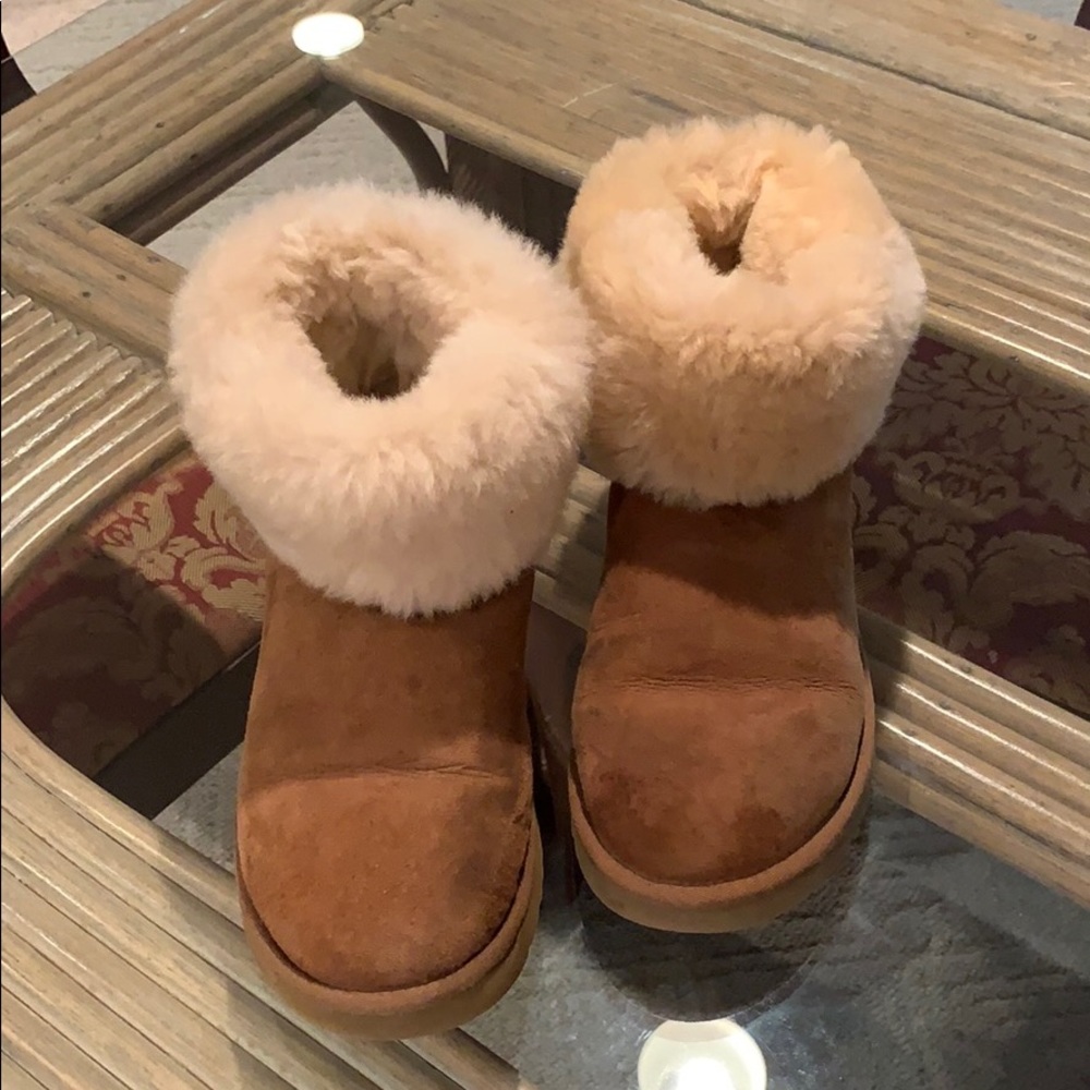Used Ugg classic tan short size 9
